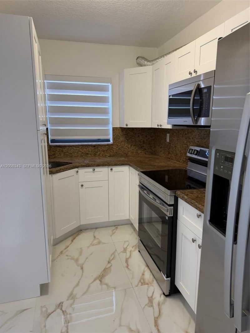2669 W 52nd St , Unit 12, Hialeah, FL 33016 Photo