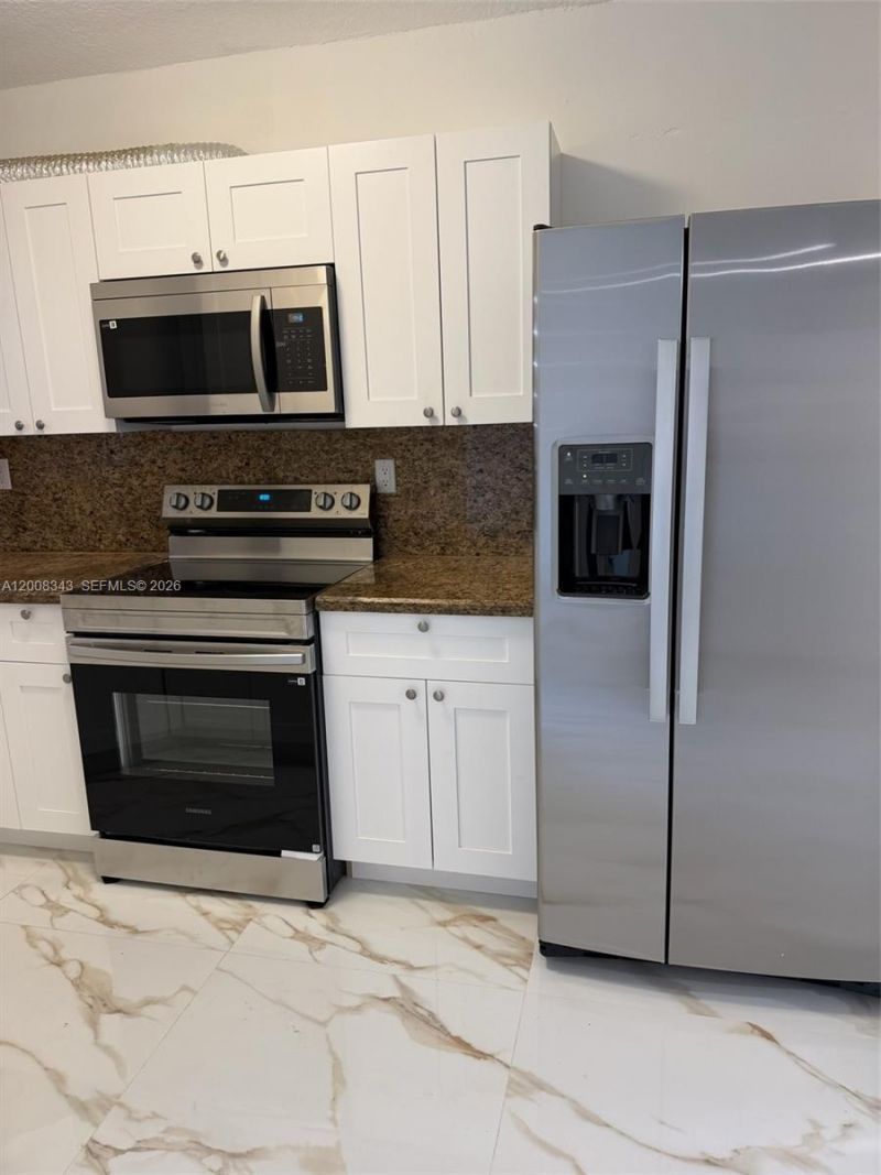2669 W 52nd St , Unit 12, Hialeah, FL 33016 Photo