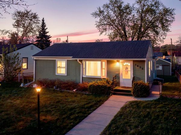 1675 Iowa Avenue E, Saint Paul, MN 55106