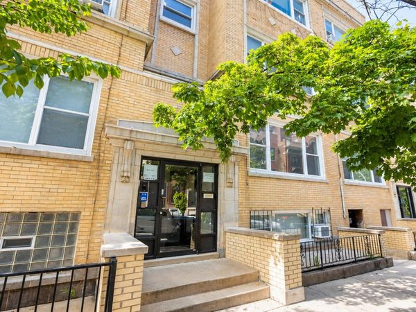 446 W Arlington Place, Unit 3, Chicago, IL 60614