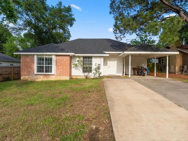 316 Coral Reef Street , Gun Barrel City, TX 75156
