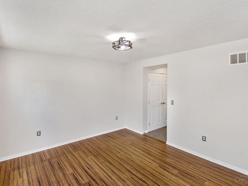 6067 Weber Oaks Drive, Miami Twp, OH 45140 Photo 3