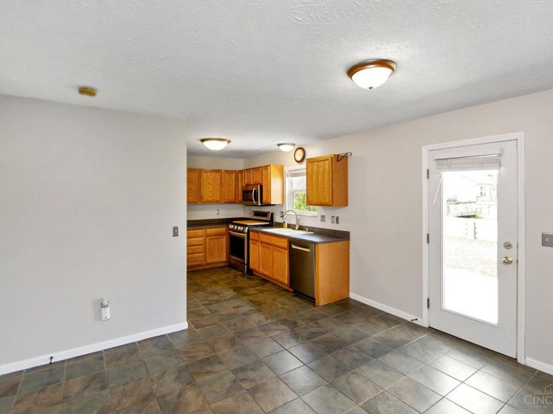 6067 Weber Oaks Drive, Miami Twp, OH 45140 Photo 9