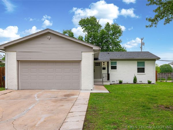 527 S 108th East Avenue , Tulsa, OK 74128