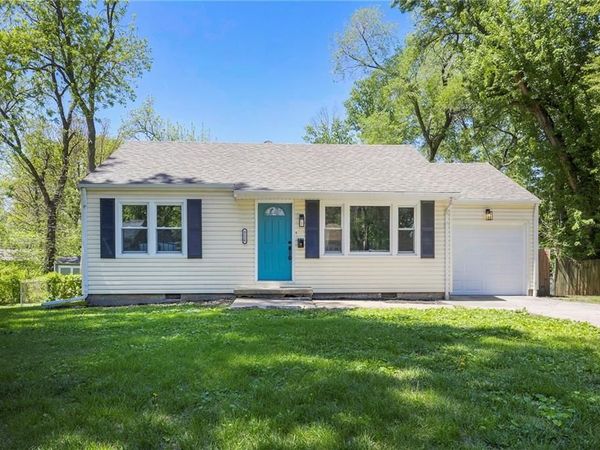 8118 Mackey Street, Overland Park, KS 66204