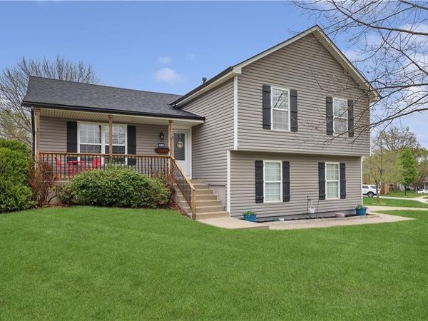 2518 SE Kimbrough Court, Lee's Summit, MO 64063