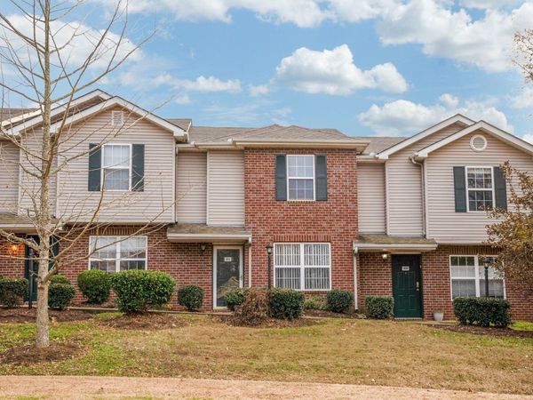 102 Waterview Dr , Hendersonville, TN 37075