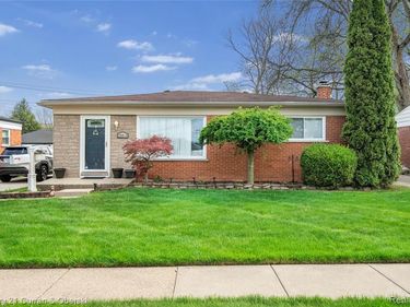 25015 Chernick Street , Taylor, MI 48180