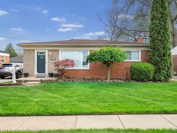 25015 Chernick Street , Taylor, MI 48180