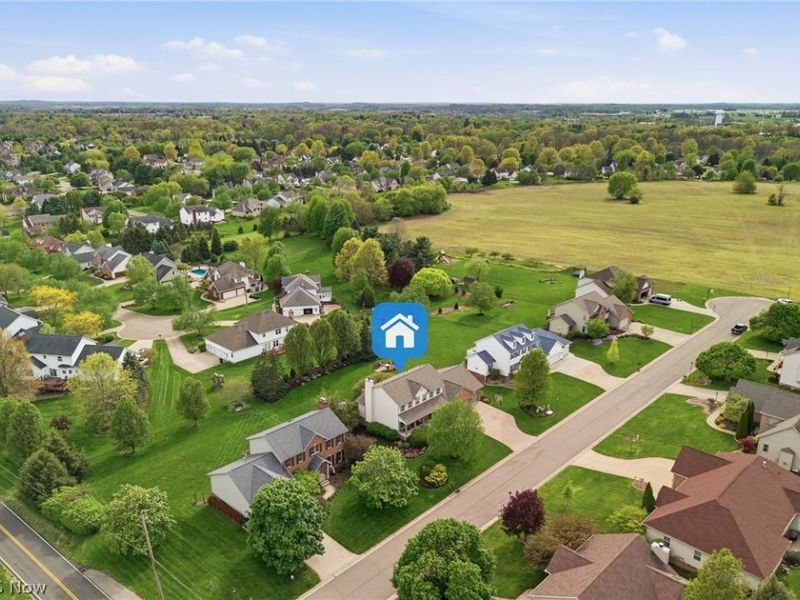 2536 Chadwell Circle NW, North Canton, OH 44720 Photo 2