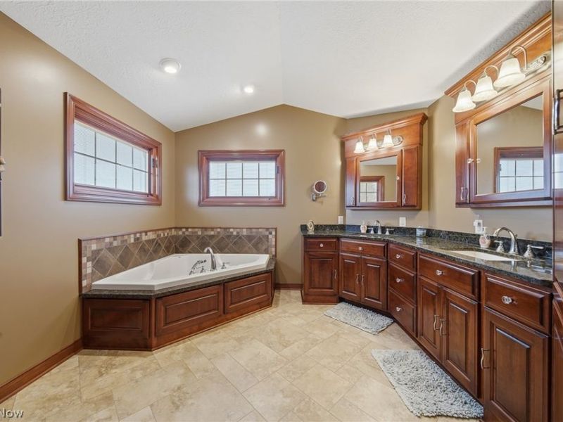 2536 Chadwell Circle NW, North Canton, OH 44720 Photo 26