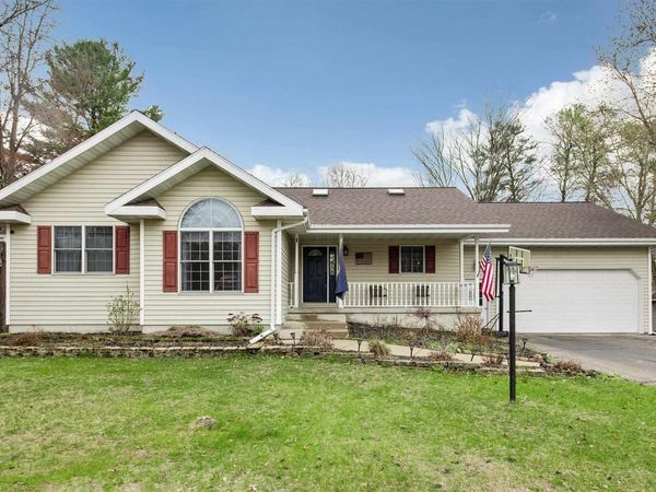 3320 CARNEY AVENUE, Marinette, WI 54143