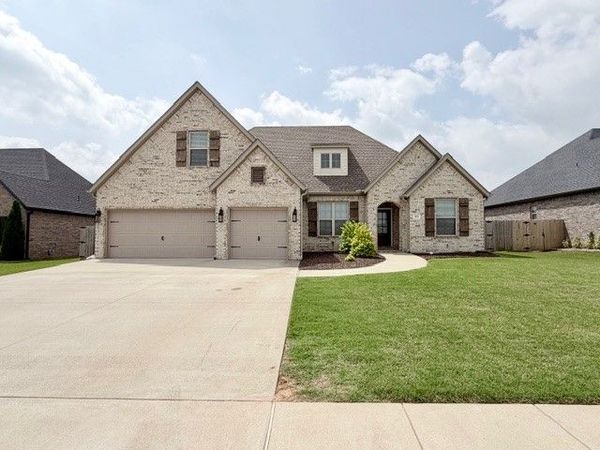 311 Romano Avenue , Tontitown, AR 72762