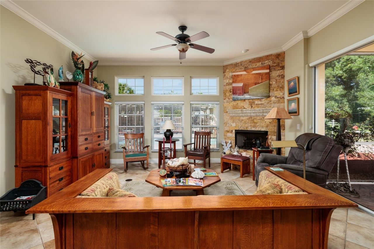 6737 Mango Avenue S, Saint Petersburg, FL 33707 Photo