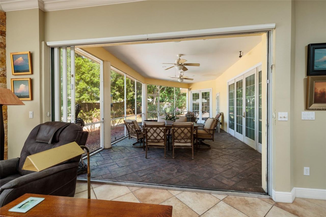 6737 Mango Avenue S, Saint Petersburg, FL 33707 Photo