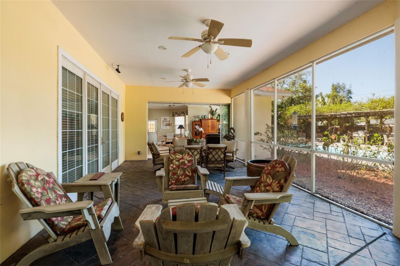6737 Mango Avenue S, Saint Petersburg, FL 33707 Photo