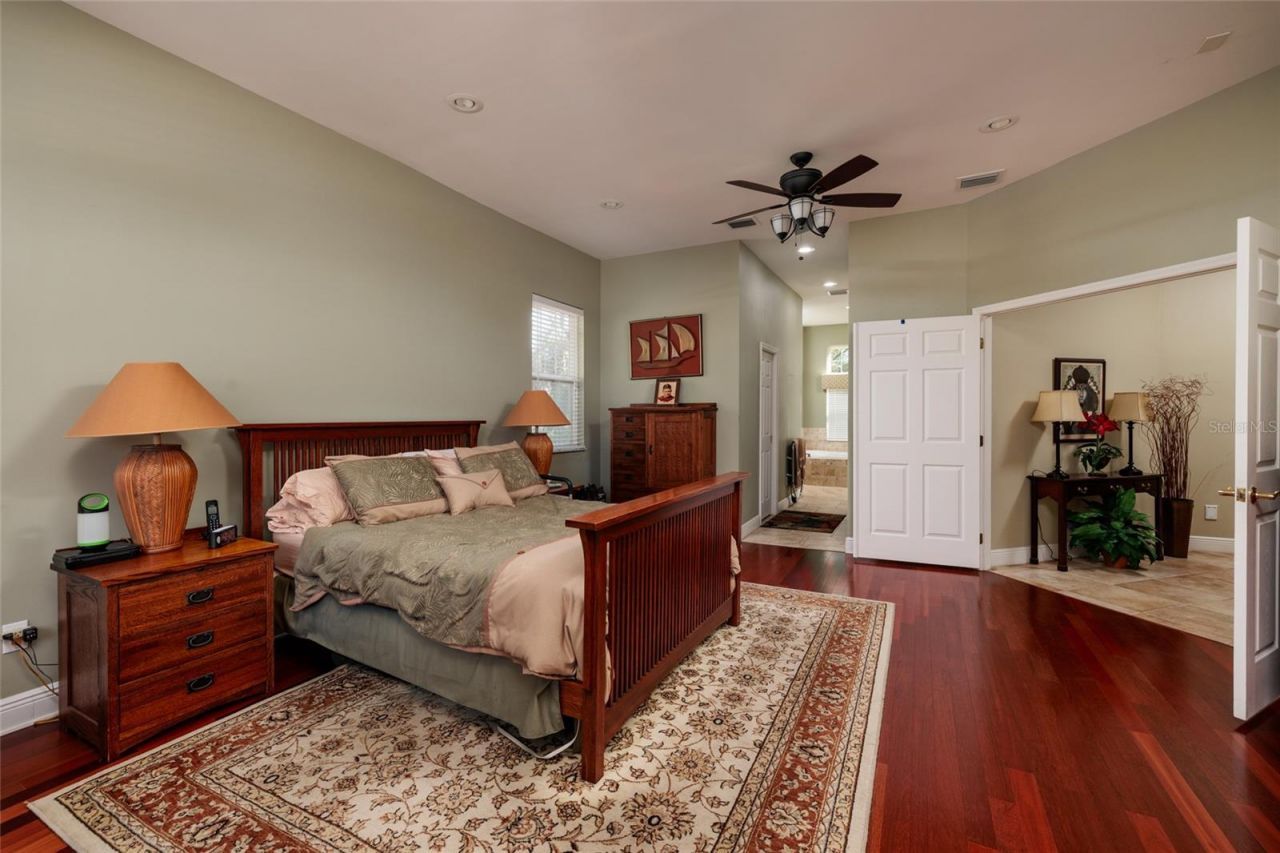 6737 Mango Avenue S, Saint Petersburg, FL 33707 Photo