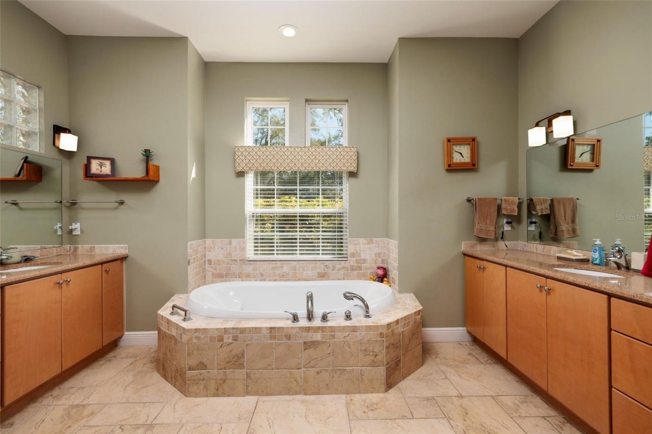 6737 Mango Avenue S, Saint Petersburg, FL 33707 Photo