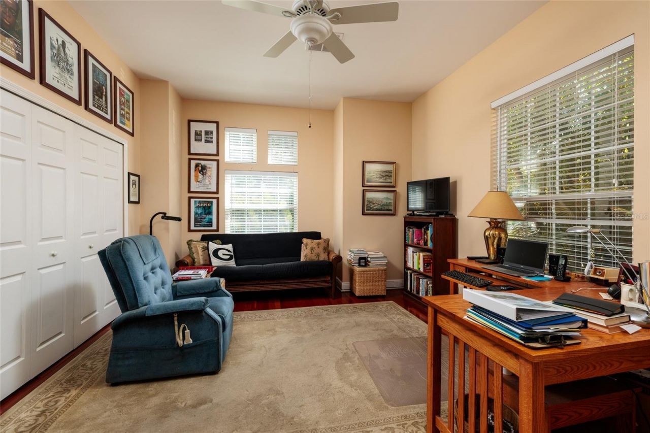 6737 Mango Avenue S, Saint Petersburg, FL 33707 Photo