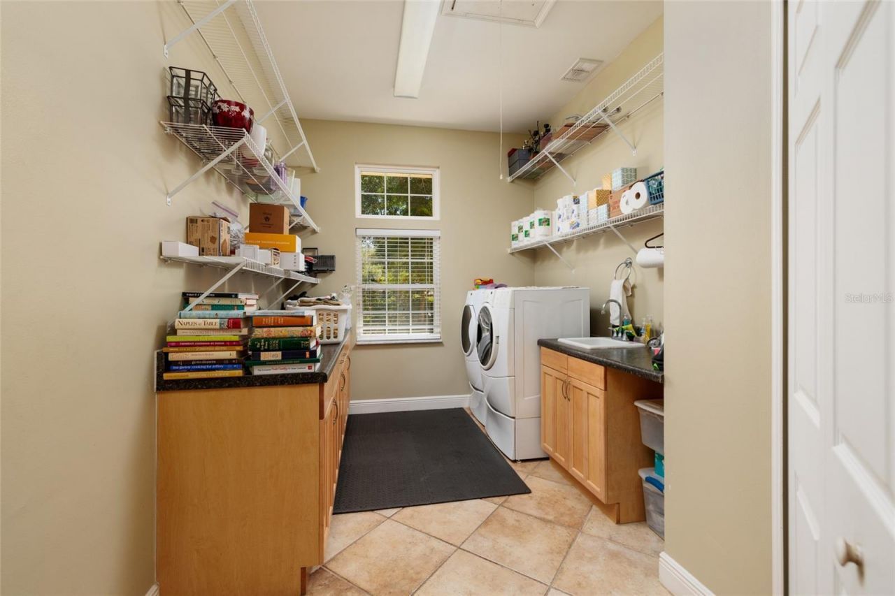 6737 Mango Avenue S, Saint Petersburg, FL 33707 Photo