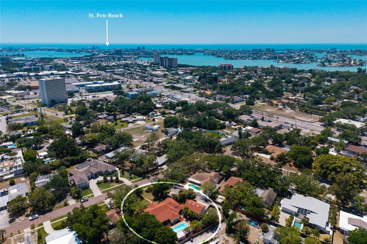 6737 Mango Avenue S, Saint Petersburg, FL 33707 Photo