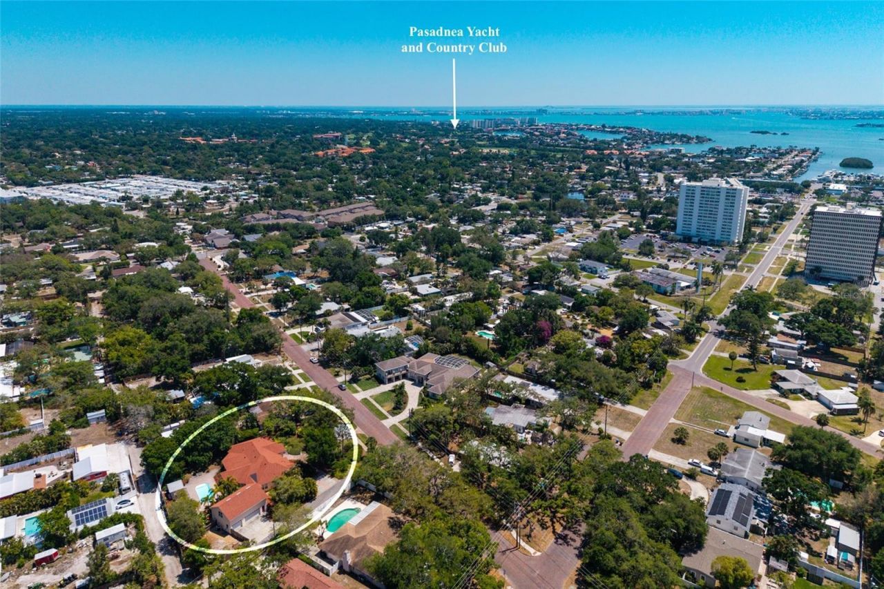 6737 Mango Avenue S, Saint Petersburg, FL 33707 Photo