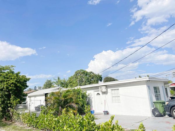 3213 Drew Way, Palm Springs, FL 33406