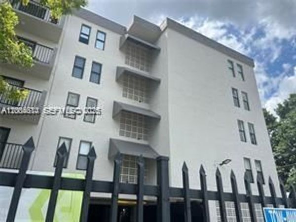 6950 W 6th Ave , Unit 415, Hialeah, FL 33014