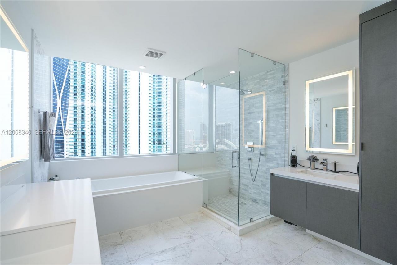 851 NE 1st Ave , Unit 2101, Miami, FL 33132 Photo
