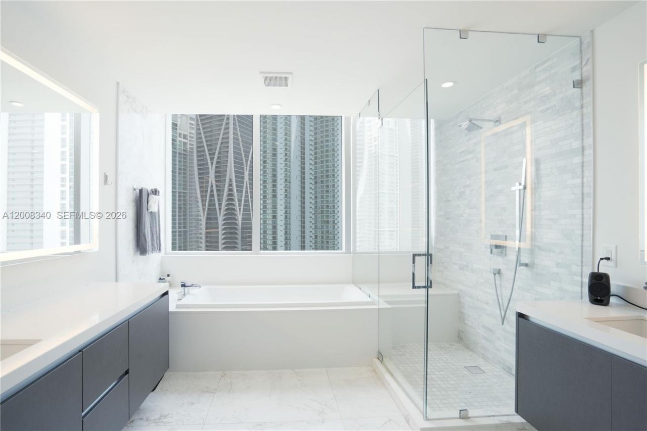851 NE 1st Ave , Unit 2101, Miami, FL 33132 Photo