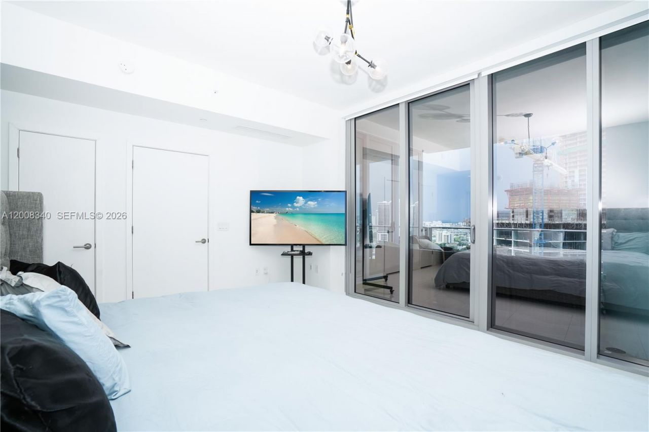 851 NE 1st Ave , Unit 2101, Miami, FL 33132 Photo