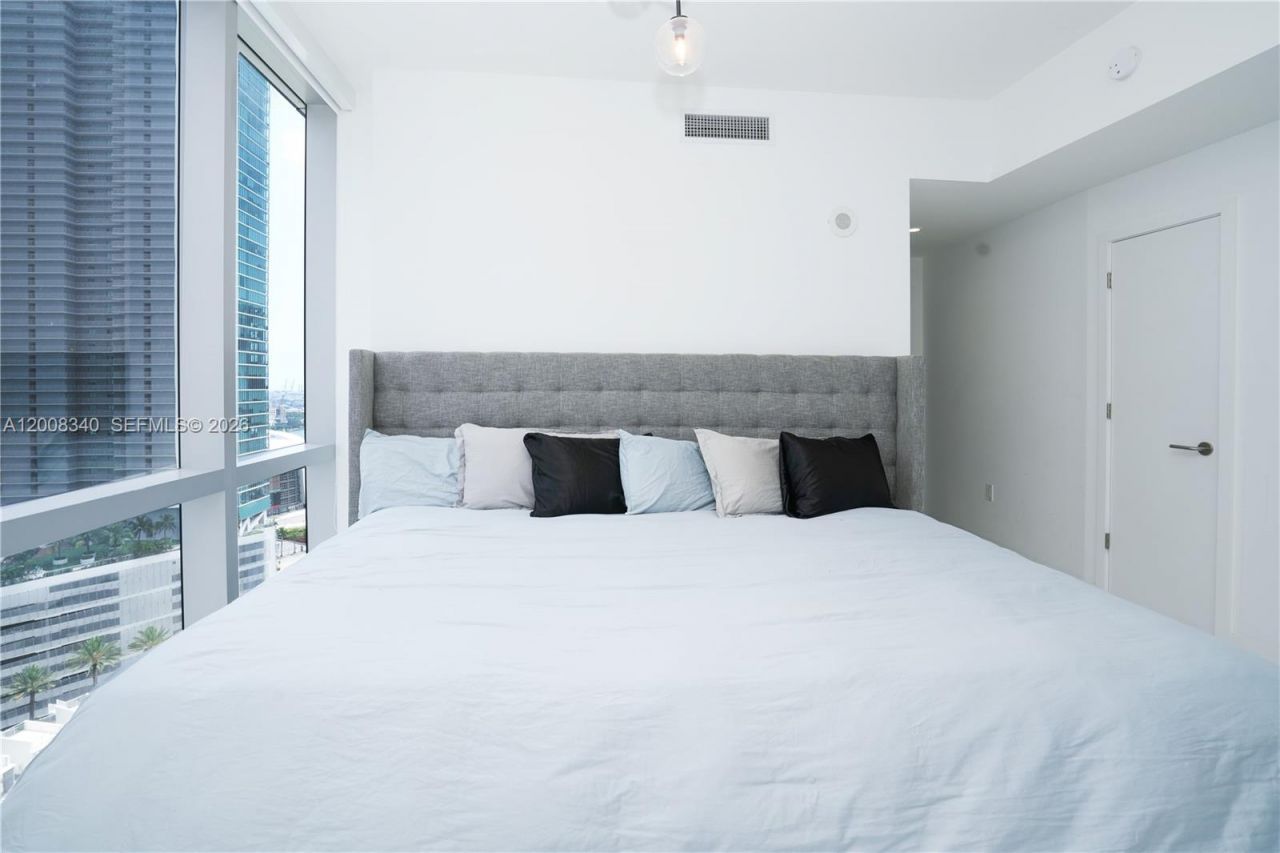 851 NE 1st Ave , Unit 2101, Miami, FL 33132 Photo