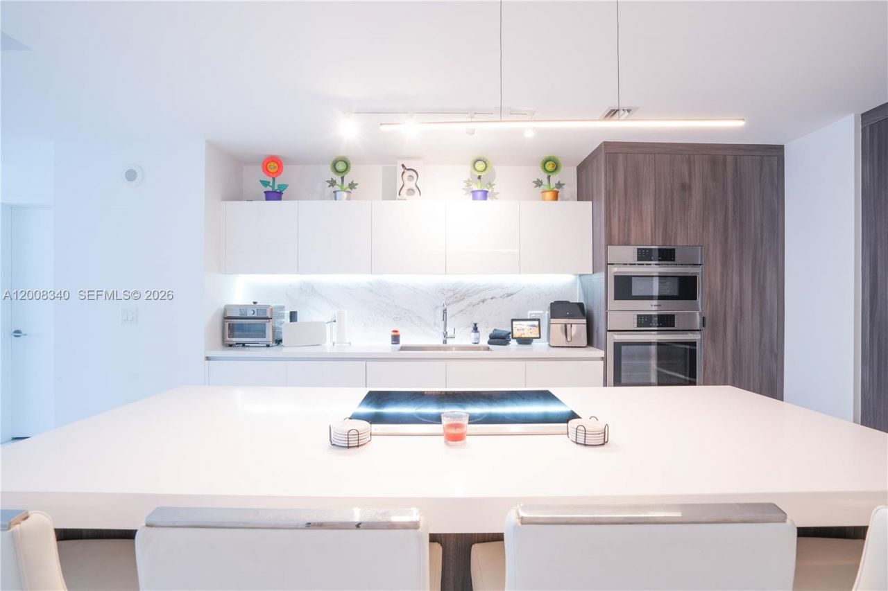 851 NE 1st Ave , Unit 2101, Miami, FL 33132 Photo