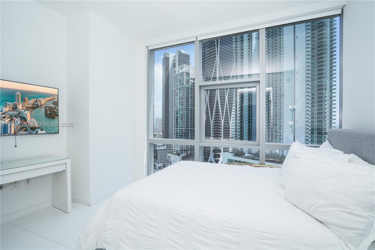 851 NE 1st Ave , Unit 2101, Miami, FL 33132 Photo