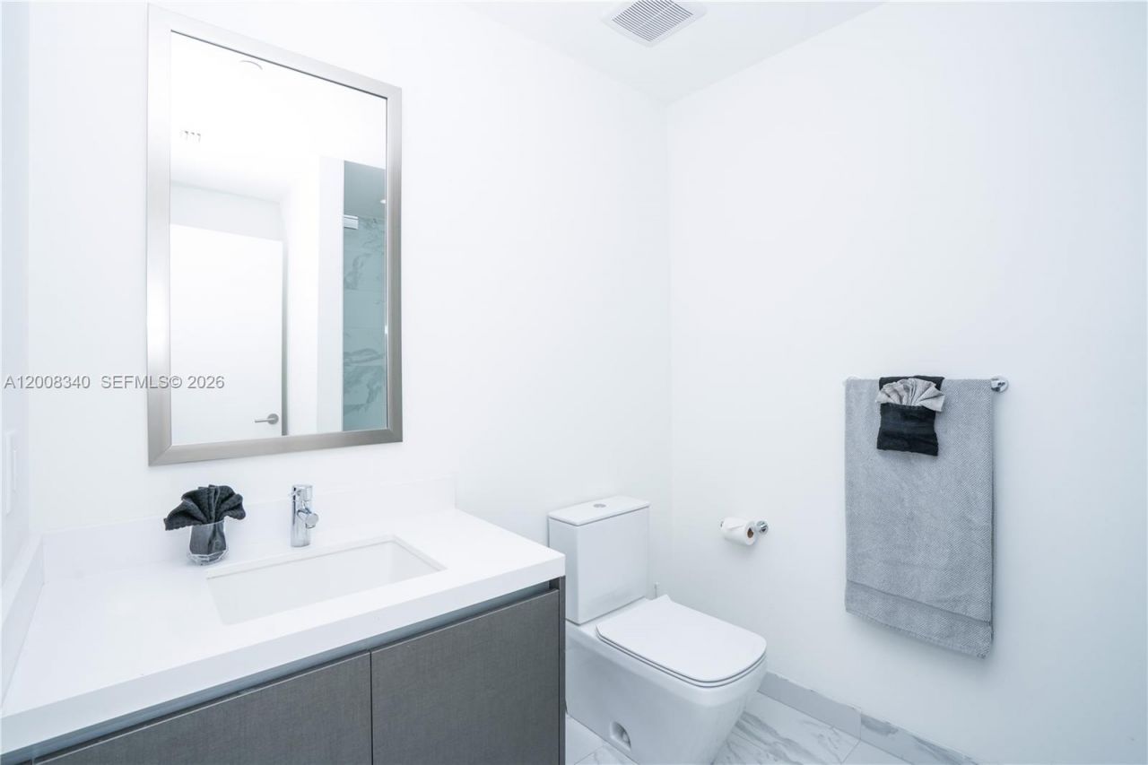 851 NE 1st Ave , Unit 2101, Miami, FL 33132 Photo
