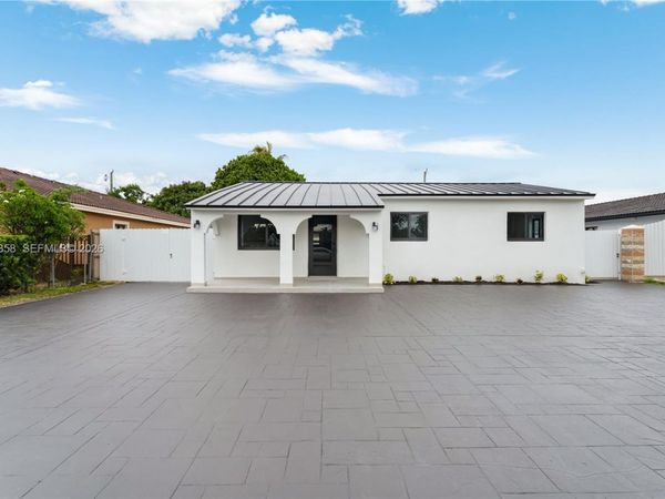 851 W 35th St , Hialeah, FL 33012