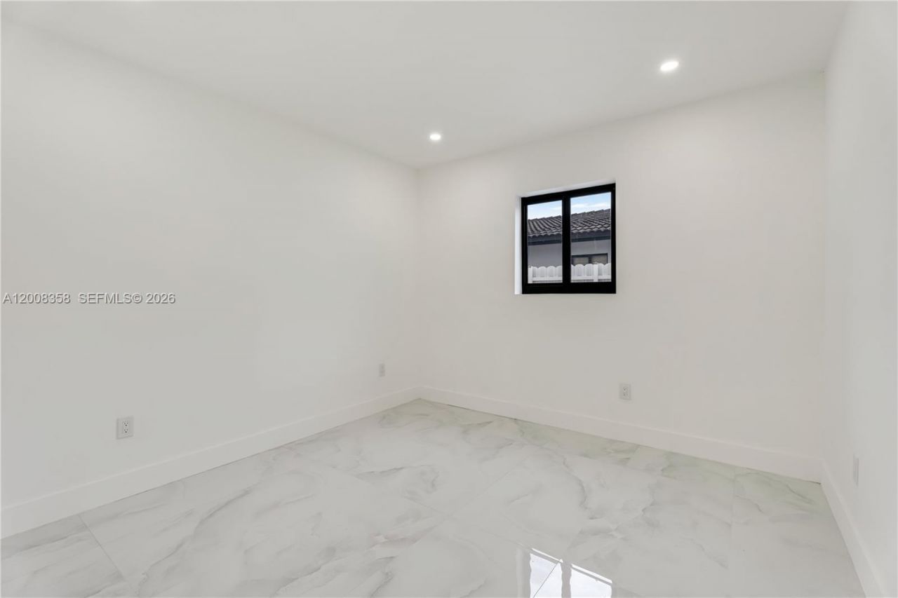 851 W 35th St, Hialeah, FL 33012 Photo