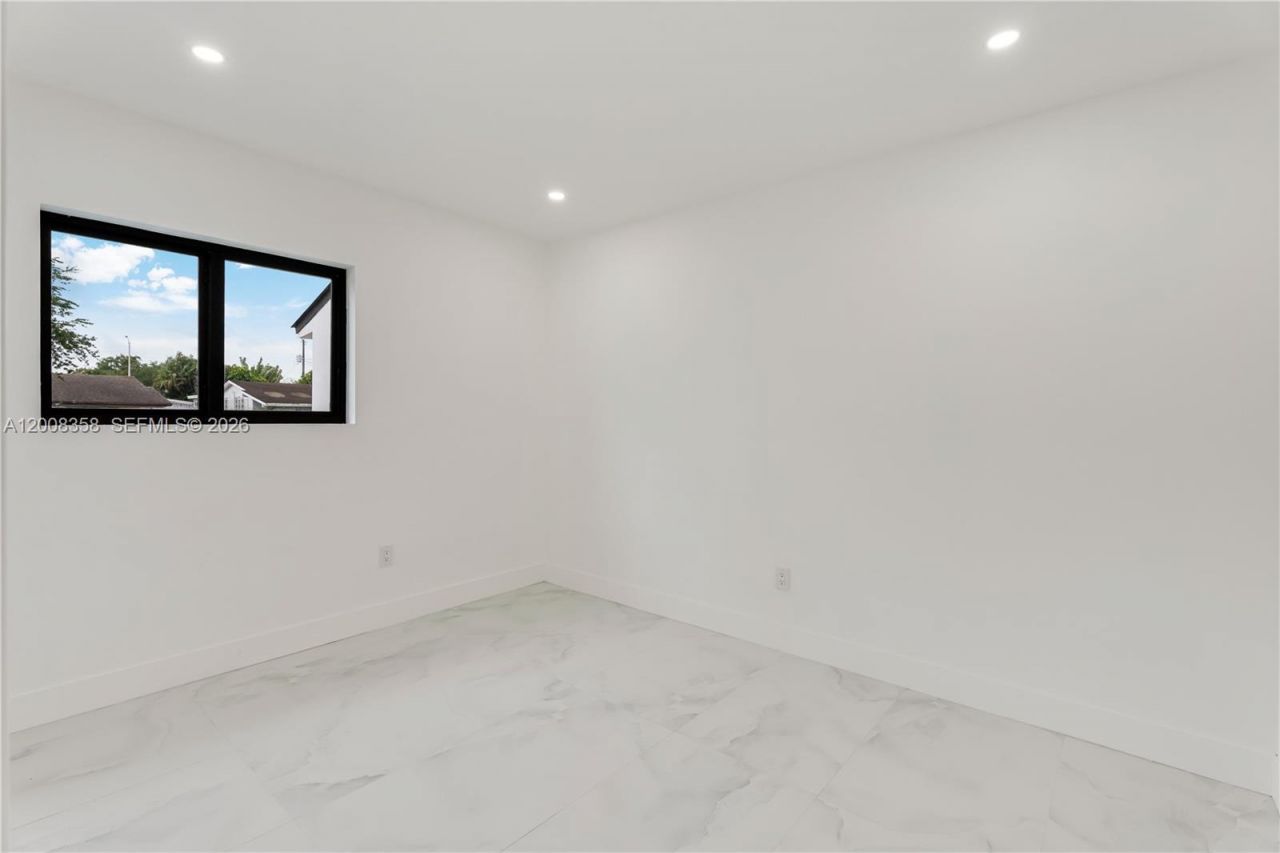 851 W 35th St, Hialeah, FL 33012 Photo