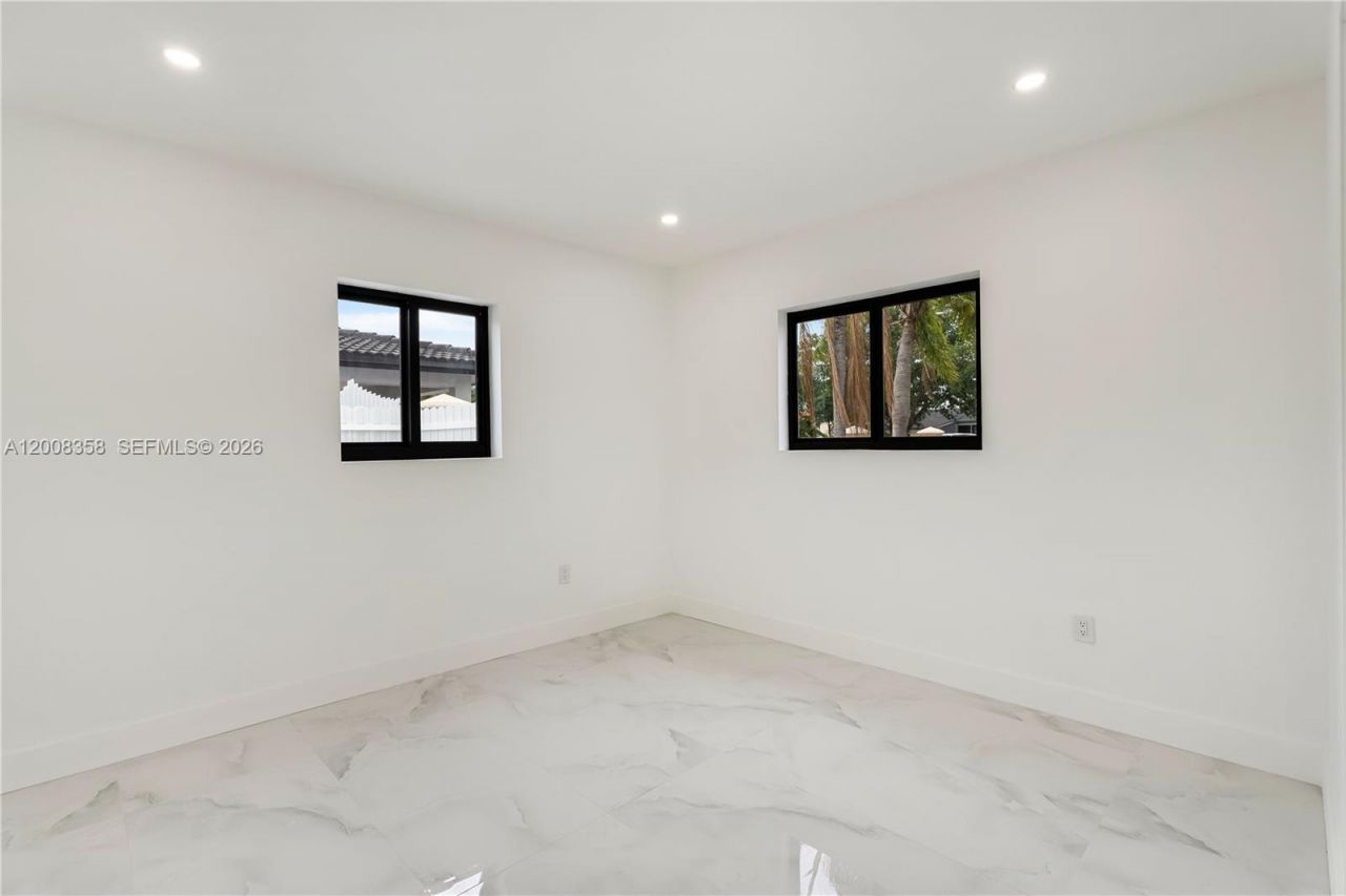851 W 35th St, Hialeah, FL 33012 Photo
