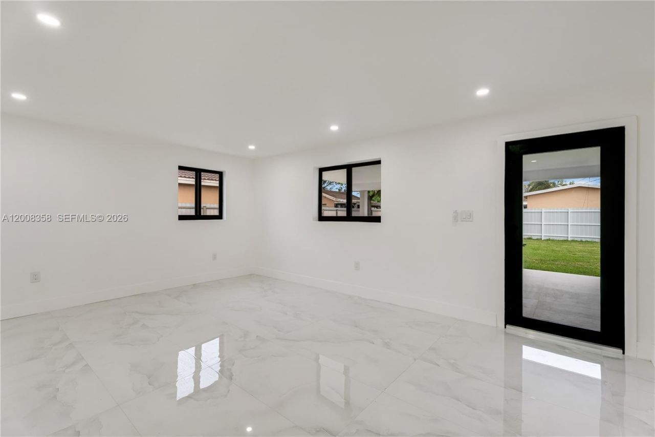 851 W 35th St, Hialeah, FL 33012 Photo