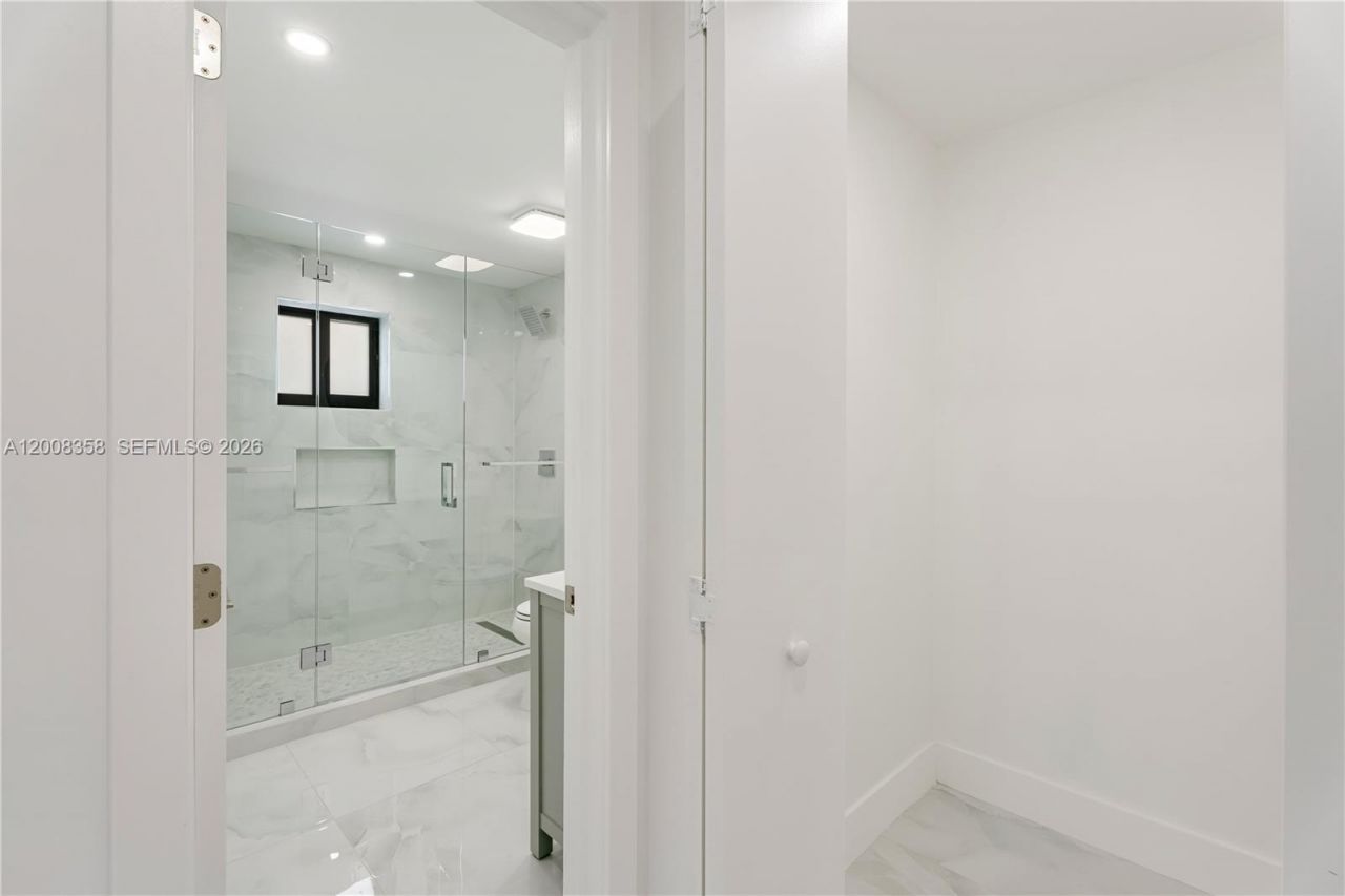 851 W 35th St, Hialeah, FL 33012 Photo