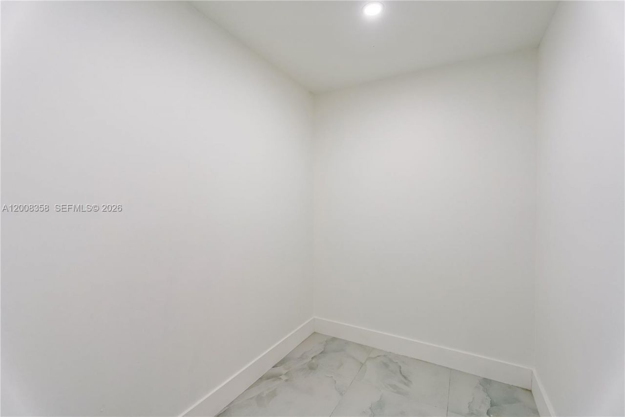 851 W 35th St, Hialeah, FL 33012 Photo