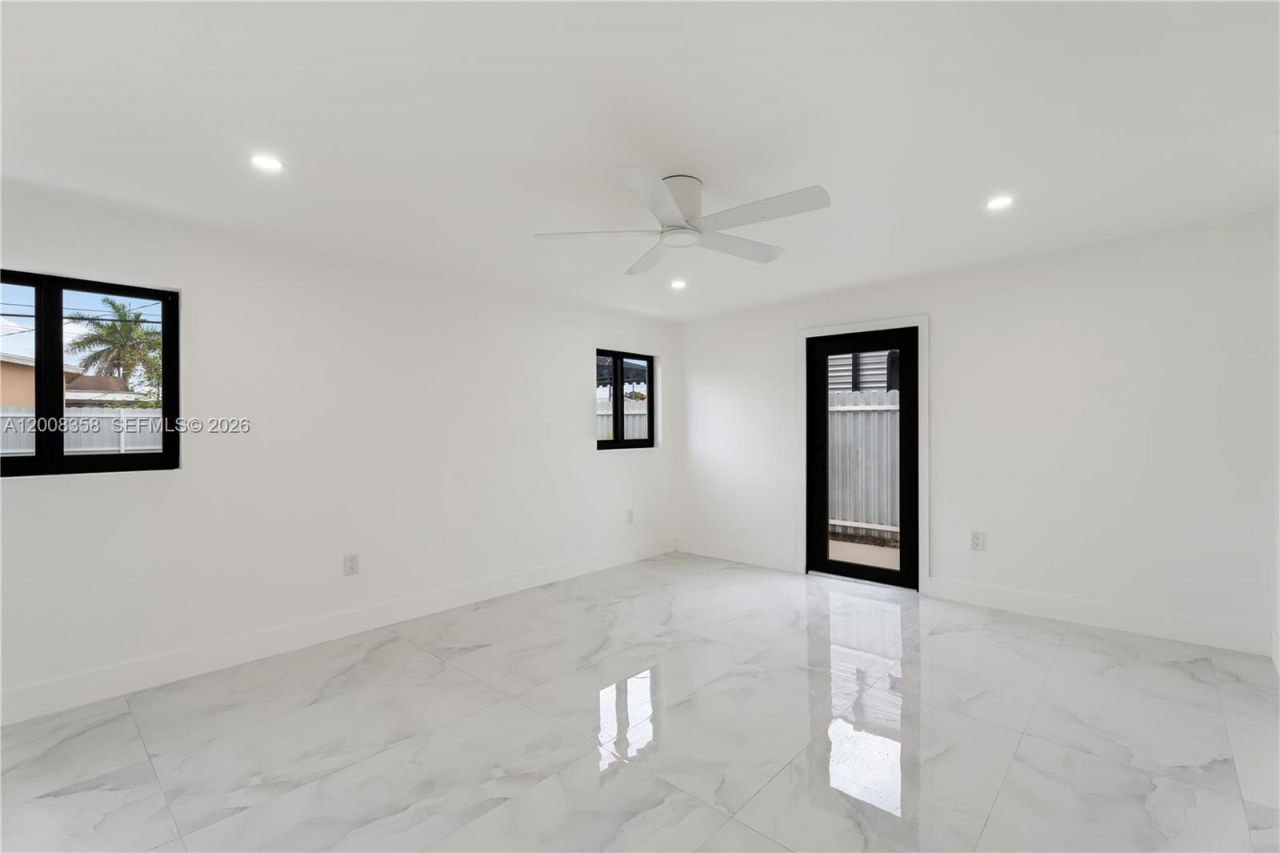 851 W 35th St, Hialeah, FL 33012 Photo