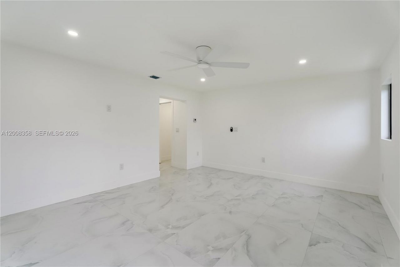 851 W 35th St, Hialeah, FL 33012 Photo