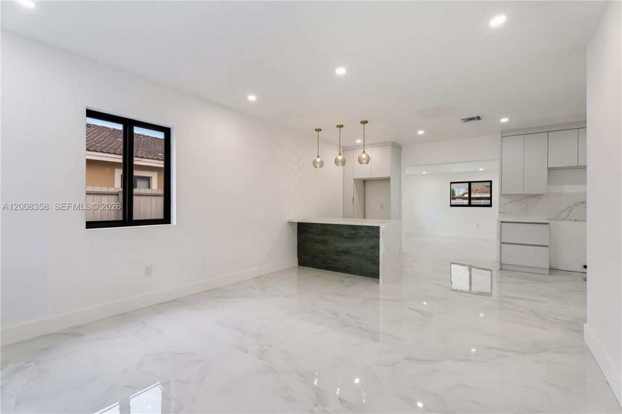 851 W 35th St, Hialeah, FL 33012 Photo