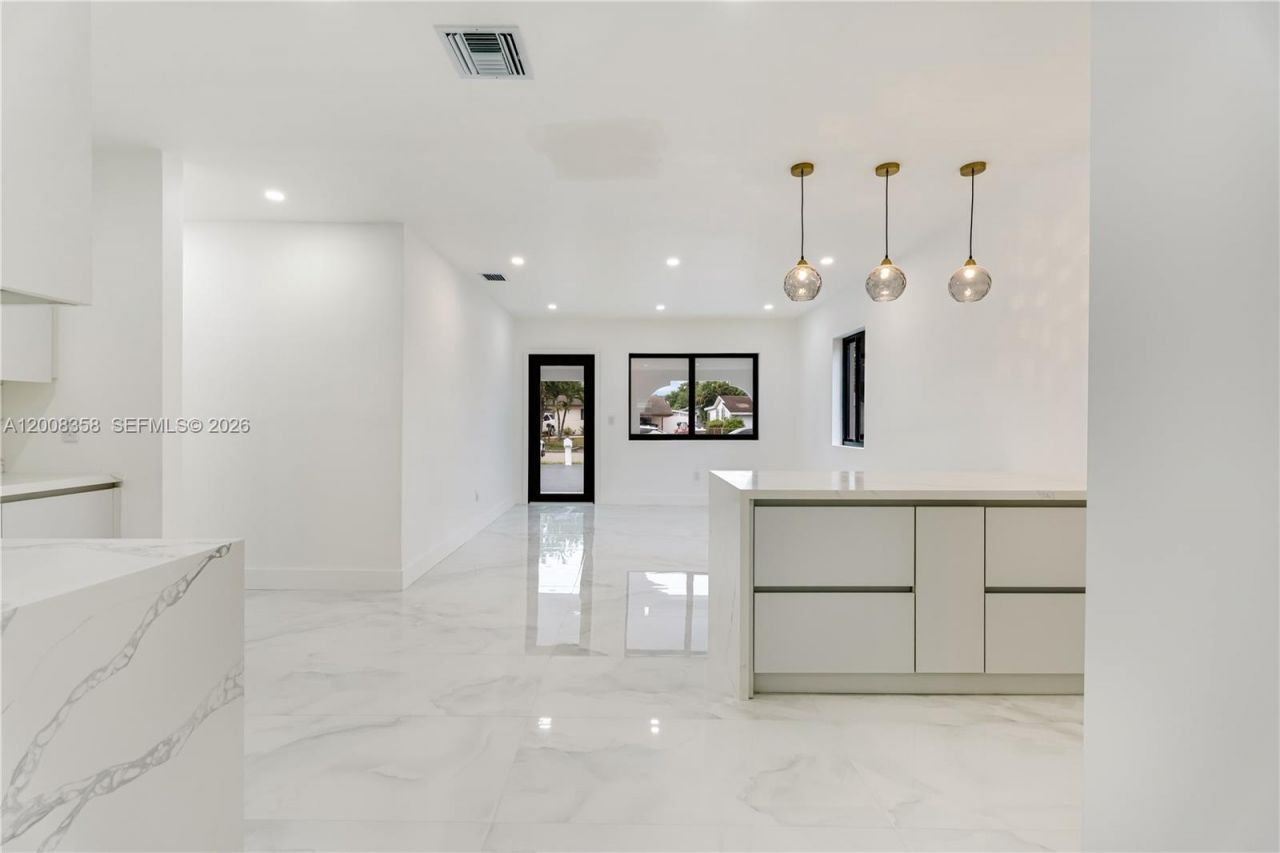 851 W 35th St, Hialeah, FL 33012 Photo