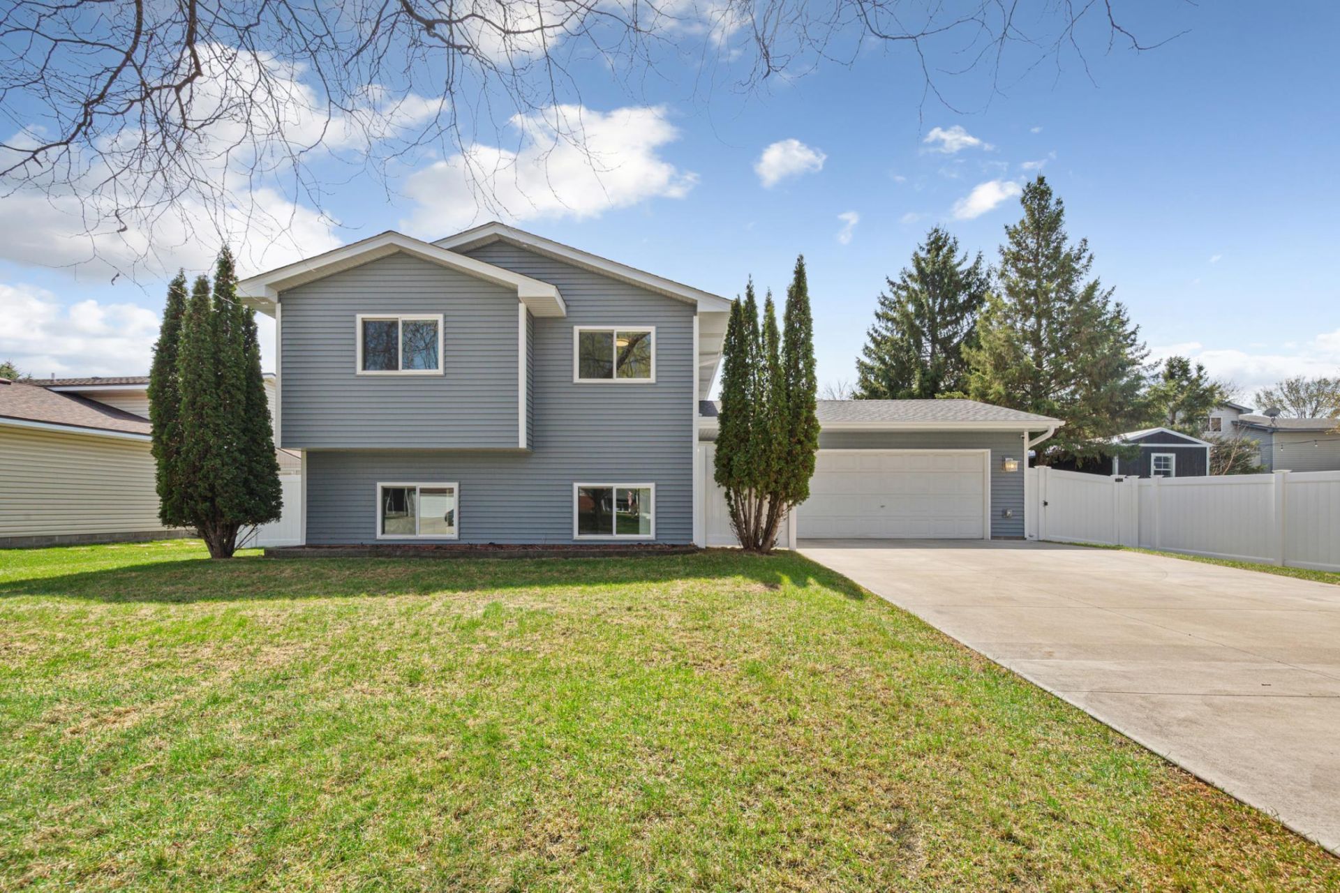 9055 Upper 81st Street S, Cottage Grove, MN 55016 Main Photo