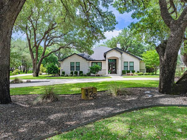 128 BRIDGEWATER DR, La Vernia, TX 78121