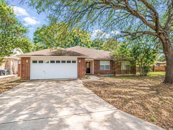 233 HILLTOP DR, Seguin, TX 78155