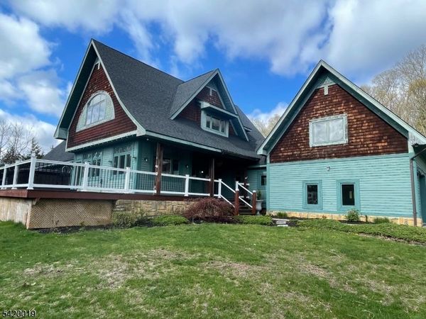 4 Highlands Ln, Hardwick, NJ 07825